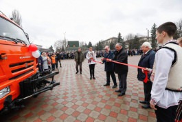  Игорь Додон передал спецавтомобиль KAMAZ городу Купчинь района Единцы