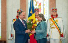 Igor Dodon a conferit distincții de stat unor doamne remarcabile din Republica Moldova