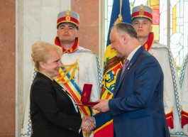 Igor Dodon a conferit distincții de stat unor doamne remarcabile din Republica Moldova