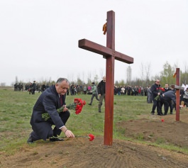 Președintele țării a participat la ceremonia solemnă de reînhumare a osemintelor unor ostași