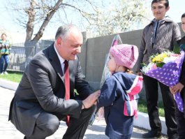 Președintele Republicii Moldova a înmînat cheile de la propria locuință familiei Vasilciuc din orașul Fălești