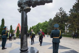 Președintele Republicii Moldova a participat la ceremonia solemnă de depunere a florilor la Memorialul Gloriei Militare „Eternitate”