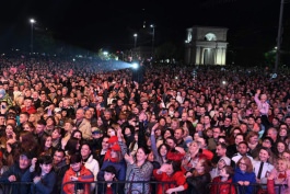 Igor Dodon a participat la concertul festiv organizat cu prilejul Zilei Victoriei 