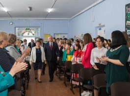 Igor Dodon a participat la aniversarea a 75-a de la înființarea Liceului Teoretic “Nicolae Gogol”