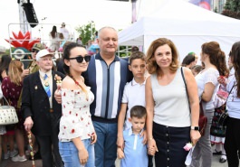 Igor Dodon împreună cu familia a participat la Festivalul Familiei