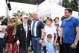 Igor Dodon împreună cu familia a participat la Festivalul Familiei