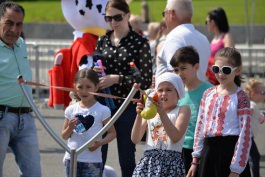 Igor Dodon împreună cu familia a participat la Festivalul Familiei