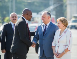 Igor Dodon a depus flori la monumentul lui Ștefan cel Mare și Sfînt 