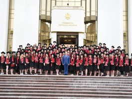 More than 250 graduates from all over the country received "Diploma of Honor" of the President of the Republic of Moldova