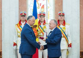 Igor Dodon a înmînat înalte distincții de stat unui grup de cetățeni ai Republicii Moldova