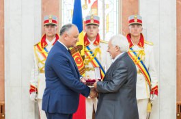 Igor Dodon a înmînat înalte distincții de stat unui grup de cetățeni ai Republicii Moldova