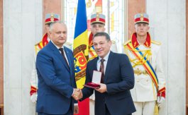 Igor Dodon a înmînat înalte distincții de stat unui grup de cetățeni ai Republicii Moldova