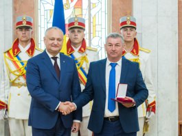 Igor Dodon a înmînat înalte distincții de stat unui grup de cetățeni ai Republicii Moldova