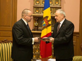 Moldovan president awards high state distinction to Bulgarian envoy