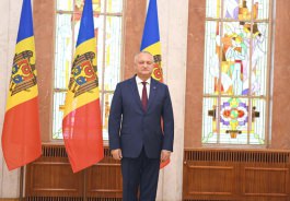 Igor Dodon a conferit Diploma de Onoare a Președintelui Republicii Moldova unui grup de tineri