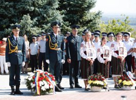 Глава государства принял участие в открытии Мемориала героев в село Рэскэець