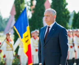 Președintele Republicii Moldova a depus flori cu prilejul Zilei Independenței