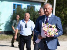 Igor Dodon a participat la inaugurarea monumentului eroilor eliberatori din satul Dumitreni