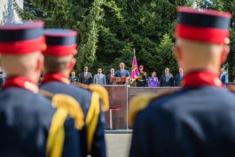 Șeful statului a participat la ceremonia desfășurată cu ocazia aniversării a XXVIII-a de la crearea Armatei Naționale