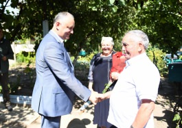 Igor Dodon a vizitat o familie cu mulți copii și trei familii longevive din raionul Hîncești