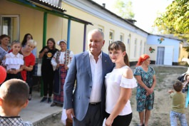 Igor Dodon a oferit ajutor grădiniței „Krasnaia Șapocika” din localitatea Troițcoe