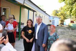 Igor Dodon a oferit ajutor grădiniței „Krasnaia Șapocika” din localitatea Troițcoe