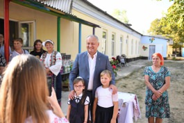 Igor Dodon a oferit ajutor grădiniței „Krasnaia Șapocika” din localitatea Troițcoe