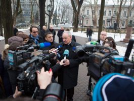 President lays flowers at bust of well-known Moldovan poet