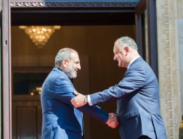 Igor Dodon a avut o întrevedere cu Nikol Pașinian