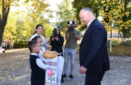 Igor Dodon a întreprins o vizită de lucru în satul său natal, Sadova