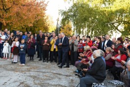 Глава государства провел беседу с жителями села Садова