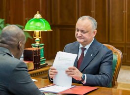 Igor Dodon a avut o întrevedere cu Dereck J. Hogan