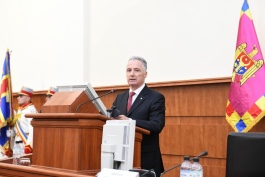 Igor Dodon i-a prezenentat pe noul prim-ministru, ministrul Afacerilor Interne, ministrul Finanţelor și ministrul Apărării angajaților instituțiilor de resort