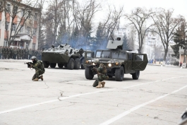 Верховный Главнокомандующий принял участие в церемонии принесения присяги новобранцами Мотопехотной бригады им. Штефана Великого