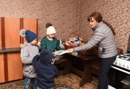 Președintele Republicii Moldova a înmînat cheile de la o casă familiei Mancaș din satul Drăgușenii Noi