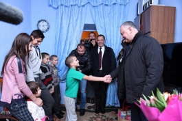 Igor Dodon a vizitat un cuplu longeviv și două familii cu mulți copii din municipiul Cahul