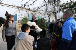 Igor Dodon a vizitat un cuplu longeviv și două familii cu mulți copii din municipiul Cahul