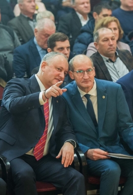 Igor Dodon a participat la ceremonia consacrată Zilei lucrătorului din agricultură şi industria prelucrătoare