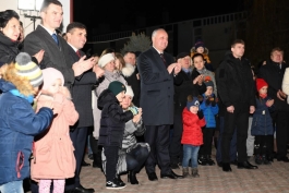 Высшее руководство страны дало старт новогодним праздникам