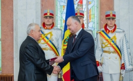 Igor Dodon a înmînat distincții de stat