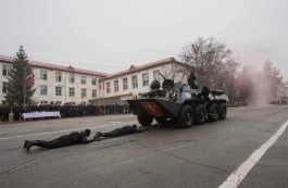 Șeful statului a participat la ceremonia consacrată celei de-a 28-a aniversări de la formarea Trupelor de Carabinieri