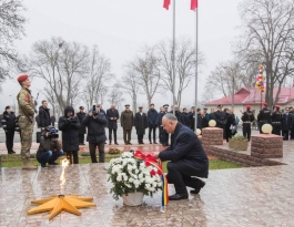 Șeful statului a participat la ceremonia consacrată celei de-a 28-a aniversări de la formarea Trupelor de Carabinieri