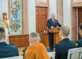 Igor Dodon a conferit înalte distincții de stat și Diploma de Onoare unui grup de militari