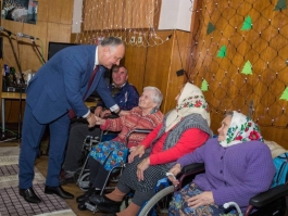 Igor Dodon a vizitat Centrul de plasament pentru persoane vîrstnice și cu dizabilități din Chișinău