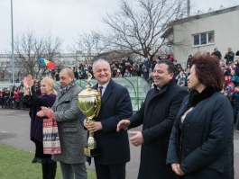 Igor Dodon a înmînat Cupa Președintelui învingătorilor turneului de fotbal între liceeni