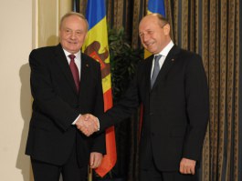 Președintele Republicii Moldova, Nicolae Timofti, a avut o întrevedere cu omologul său român, Traian Băsescu