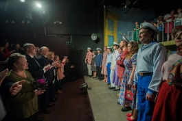 Şeful statului a vizitat Teatrul Dramatic de Stat pentru Tineret „De pe strada Trandafirilor”