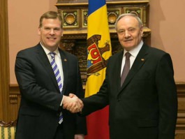 Ministrul de externe al Canadei, John Baird, a transmis un mesaj de solidaritate cu poporul Republicii Moldova în contextul regional actual dificil