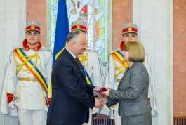 Igor Dodon a înmînat înalte distincții de stat