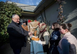 Президентская чета посетила Женский монастырь в селе Вэрзэрешть Ниспоренского района